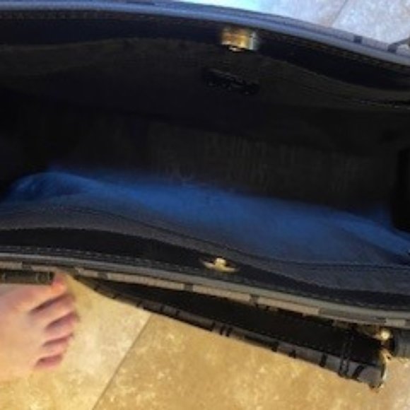 Authentic Diane Von Furstenberg Should Bag Purse - Picture 3 of 3